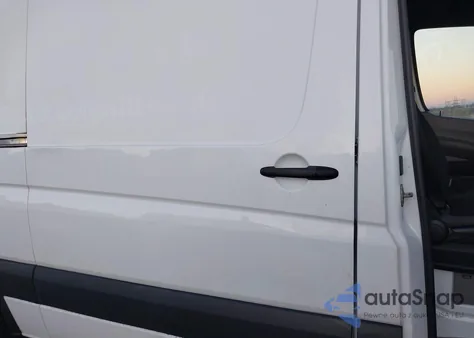 2017 Mercedes-Benz Sprinter 2500 Standard Roof V6 из США, поврежденный, VIN WD3PE7CD4HP538382